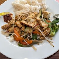 Tofu with veggies from lunch menu at Sternzeichen in Vienna