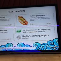 Hotdog ist nur vegetarisch, enthält Ei at Europa Park - Moby Dick Hot Dogs - Kiosk in Rust