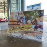 Misleidende aankondiging broodje visburger at Helen's Bakery  in Middelburg