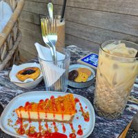 Sadly the only vegan option was the cheesecake - but drinks can be made with oatmilk at Stera - Plantenbar in Bruges