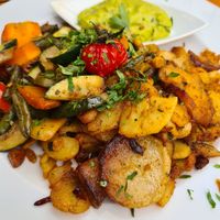 Gemüse mit Bratkartoffeln und Guacamole at Woinemer Hausbrauerei in Weinheim