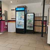 Serve yourself beverages at TropQ Pizza in Annapolis