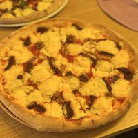 Skarp veggi   at Skrenten Pizza in Oslo
