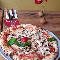Vegan Margherita Base + Champignons at Little EATaly in Siegen