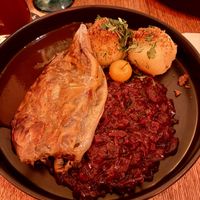 Pflanzliche Interpretation der Gänsekeule (Austernseitling, Reispapier, Soja-Apfel-Lack, Apfelrotkraut, Kirschapfel & Kartoffelklöße)  at Ratskeller der Stadt Leipzig in Leipzig