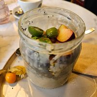 Porridge with fruit & nuts at Röstzeit Kaffeerösterei in Dusseldorf