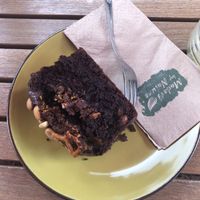 Schoko-Erdnuss Kuchen (vegan)  at Röstzeit Kaffeerösterei in Dusseldorf