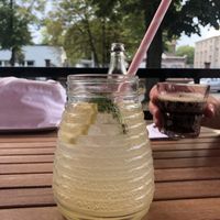 Hausgemachte Zitrone-Minz Limonade   at Röstzeit Kaffeerösterei in Dusseldorf