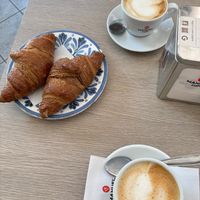 Cornetto vegano lampone e sambuco con cappuccino di soia. Molto buoni entrambi! at Caffetteria Panificio Salin in Jesolo