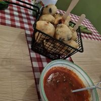 Frittelle con salsina at Flo Salento  in Cologne