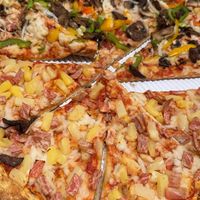 pizza  at Bizza in San Mateo