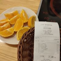 The check came with oranges! Price for two 37,80€ at Yue Lai in Madrid