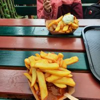 Currywurst mit Pommes und vegane Mayo at Kiosk im Neandertal in Mettmann