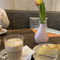 Flat white with oat milk and a vegan Apfelkuchen.  at Hoffmanns Sonnenhaus in Moenchengladbach