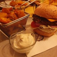 Vegan hamburger with gluten-free bun and steak potatoes at Mokka Étterem in Szarvas