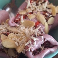 Taro, fresa, almendras, coco rallado, chocolate 🍨🍓🥥🌰🍫✨️ at Cholulice in Puebla
