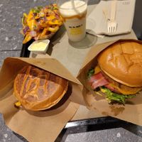 Animal Fries, Solero Milkshake, VegMuffin and Big Vegansky burger at VINCENT - Hbf Leipzig in Leipzig