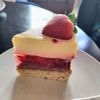 Vegan strawberry cheesecake (sernik truskawkowy) at Dora The Cook in Krakow
