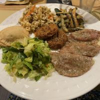 Riso orientale, zucchine al forno, fagottini di ceci e salvia, insalata, panzerotto olive e cappuccio  at Un Pino Marittimo in San Benedetto Del Tronto
