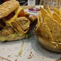 Bagel with heura, guacamole, cherry tomatoes and sauce of mango at Liam Brunch in A Coruna