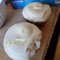 Vegan banana cupcakes 😍 at Icing on the Cake in Los Gatos