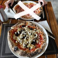 Vegan greek pizza without peppers and with added artichoke 😋  at La Pizzeria da Claudio  in Koh Tao