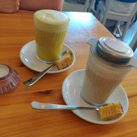 Chai latte en golden milk at Café Lief  in Haarlem