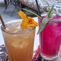 Kombucha et infusion de bougainvilliers au sirop de letchis at Le Kafé Fleurs  in Saint-paul