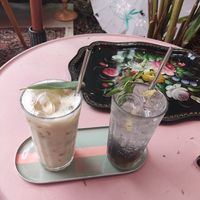 Lassi passion et citronnade ananas violette at Le Kafé Fleurs  in Saint-paul