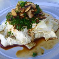 Zucchini fettuccini with marinated mushrooms and cashew Alfredo sauce at Greens and Vines in Honolulu