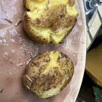 Batatas enrugadas mit frischem Knoblauch und Olivenöl   at Rossio Tapas e Vinho in Hamburg