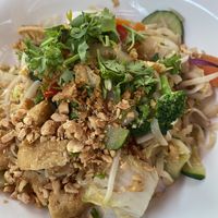 Gebratene Reisbandnudeln mit Tofu und extra Koriander   at VN Vietnamesische Küch in Murnau
