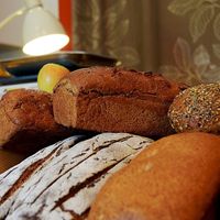 they offer fresh baked bread and cakes every Friday at Biohof Zum Grünen Baum in Porrau