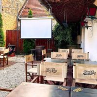  at Kupak és Dugó in Budapest