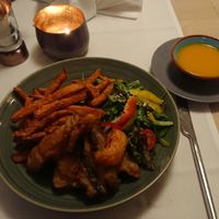 Tempuragemüse mit Süßkartoffelpommes und Mangosauce at Konrad's in Burg