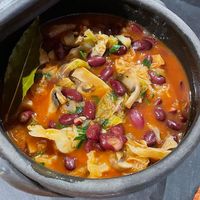 Feijão com Couve e cogumelos. Tem pratos tipicos da zona e várias opcoes vegetarianas e veganas at Abrigo da Montanha in Guarda