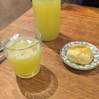 Limonada y chipa at Verde Pistacho in Buenos Aires