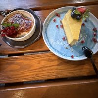 Desserts: Mango Cheesecake und Crème brûlée  at Emira in Berlin
