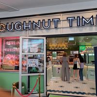 Front of store at Doughnut Time in Berlin