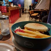 Burger to go at Helgoländer Fährhaus in Heligoland