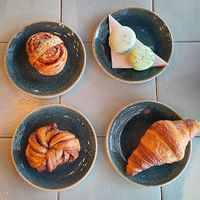 These and two hot drinks were just around 21 euros! From up left: pizza roll, macarons (pistachio & mint-choc), cardamom roll, and croissant at Nihe in Tallinn