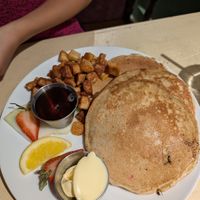 Pancake classique, perfect for picky eaters at Café 440 in Sherbrooke