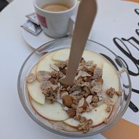 Apple cinnamon oatmeal at Refresh Juice Bar in Dubrovnik