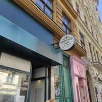 Outside at Superfood Deli 1010 in Vienna