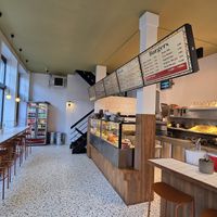 Counter and some seating places at 't Brugsch Friethuys in Bruges