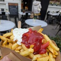 Large fries with ketchup and mayo at 't Brugsch Friethuys in Bruges