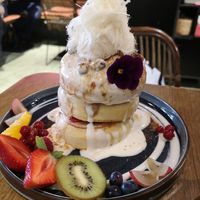 Cinnamon roll pancakes at Mr. Stacks in Amsterdam