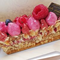 veganes Himberrtörtchen   at Isabella Glutenfreie Pâtisserie - Eduard-Breuninger-Straße in Stuttgart