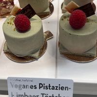 vegan pistachio cake  at Isabella Glutenfreie Pâtisserie - Eduard-Breuninger-Straße in Stuttgart