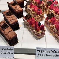 vegan chocolate cake and vegan berry cake  at Isabella Glutenfreie Pâtisserie - Eduard-Breuninger-Straße in Stuttgart